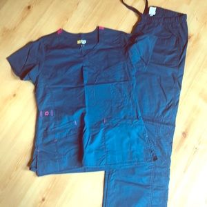 Wonderwink teal scrubs with hot pink trim.